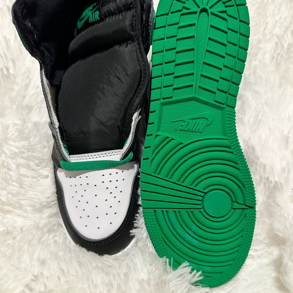 Nike size 5 grade school, green and white brand new with the box, never worn